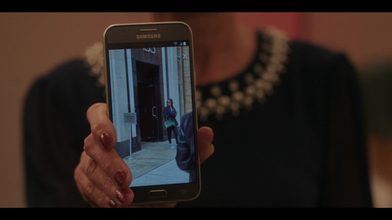 Samsung Galaxy Smartphone in Gossip Girl S01E11 You Can't Take It with Jules (2021)