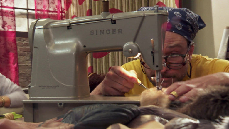 Singer Sewing Machines in It's Always Sunny in Philadelphia S15E01 2020 A Year in Review (2)