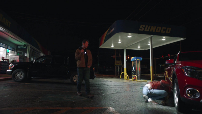 Sunoco Gas Station in Hightown S02E07 Crack Is Wack (2)