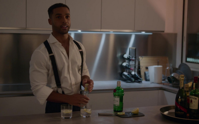 Tanqueray Gin, Mumm Champagne, Jameson Irish Whiskey and The Glenlivet 12 Year Whisky in Emily in Paris S02E07 The Cook, the Thief, Her Ghost and His Lover (2021)