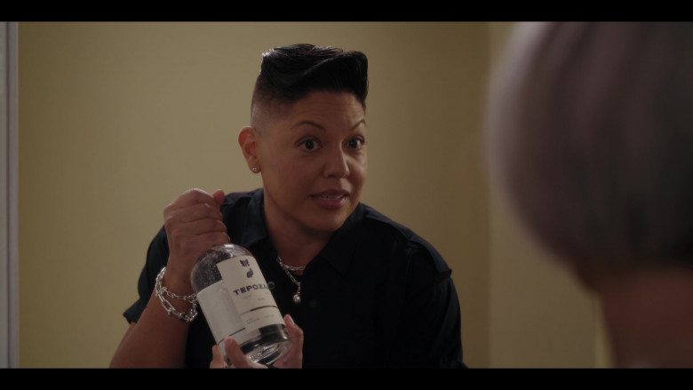 Tepozan Tequila Bottle Held by Sara Ramirez as Che Diaz in And Just Like That… S01E05 Tragically Hip (2021)