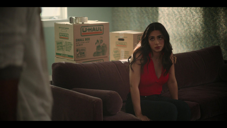 U-Haul Boxes of Emeraude Toubia as Lily Diaz in With Love S01E04 Independence Day (1)