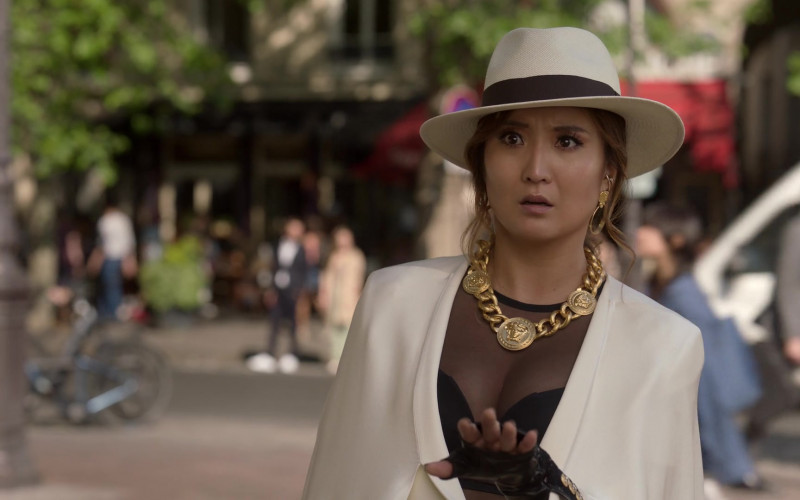 Versace Medusa Necklace of Ashley Park as Mindy Chen in Emily in Paris S02E04 Jules and Em (3)