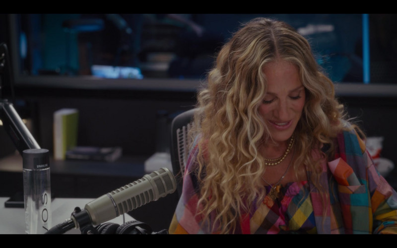 Voss Sparkling Water Bottle of Sarah Jessica Parker as Carrie Bradshaw in And Just Like That… S01E04 Some of My Best Friends