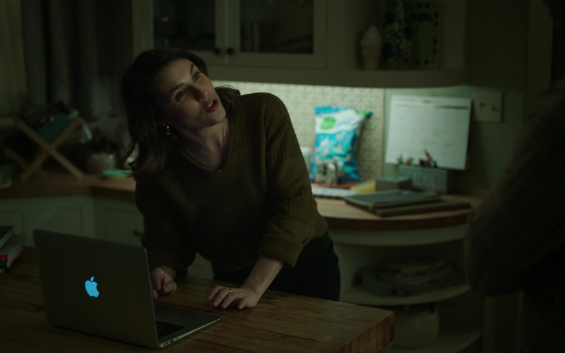 Apple MacBook Air Laptop Computer Used by Actress in Ordinary Joe S01E12 Whiteout (2022)