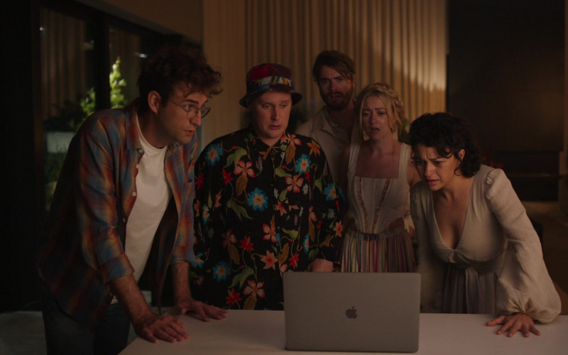 Apple MacBook Laptop Computer Used by Cast Members in Search Party S05E10 Revelation (2022)