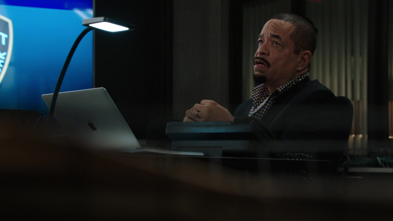 Apple MacBook Laptop Computer Used by Ice-T as Odafin Tutuola in Law & Order Special Victims Unit S23E12 2022 (2)