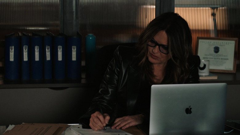 Apple MacBook Laptop Computer Used by Mariska Hargitay as Olivia Benson in Law & Order Special Victims Unit S23E12 Tommy Baker’s Hardest Fight (2022)