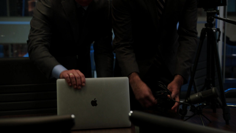 Apple MacBook Laptop Computers in Chicago Med S07E11 The Things We Thought We Left Behind (1)