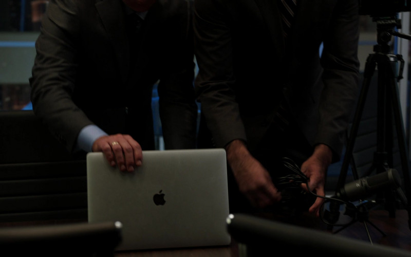 Apple MacBook Laptop Computers in Chicago Med S07E11 The Things We Thought We Left Behind (1)