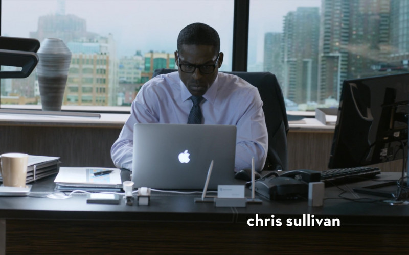 Apple MacBook Laptop Computers in This Is Us S06E01 The Challenger (1)