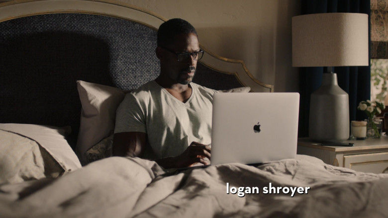 Apple MacBook Laptop Computers in This Is Us S06E01 The Challenger (2)