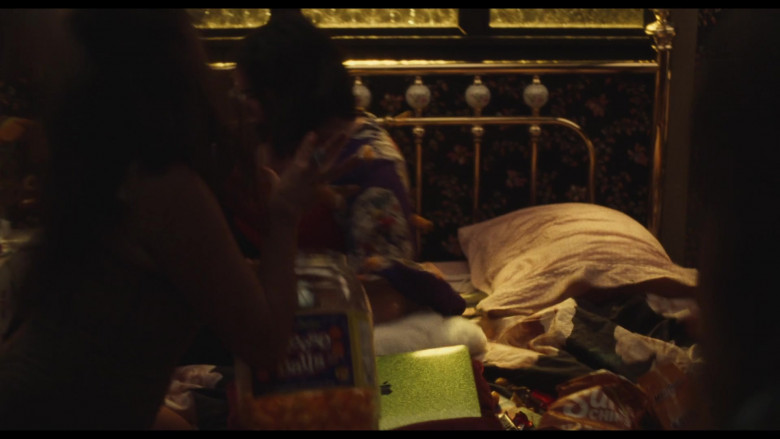 Apple MacBook Laptop and SunChips in Euphoria S02E02 Out of Touch (2022)