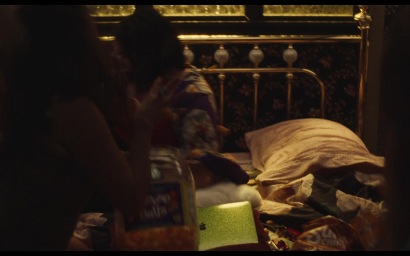 Apple MacBook Laptop and SunChips in Euphoria S02E02 Out of Touch (2022)