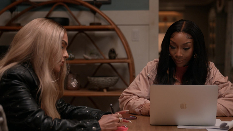 Apple MacBook Laptop of Brandy Norwood as Naomi ‘Xplicit Lyrics’ in Queens S01E11 I’m A Slave 4 U 2022