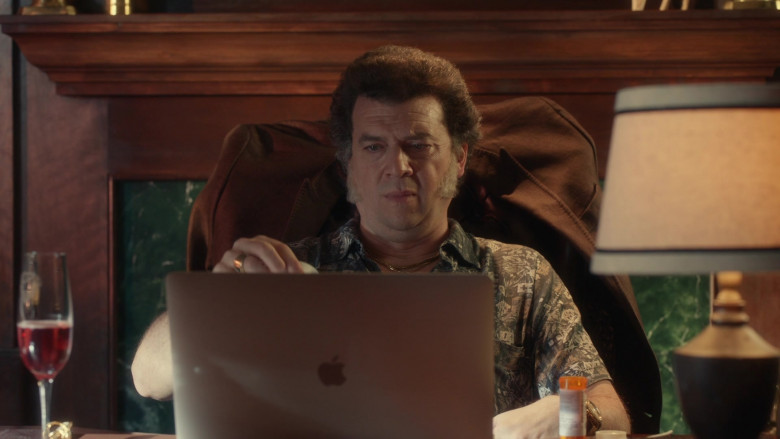 Apple MacBook Laptop of Danny McBride as Jesse Gemstone in The Righteous Gemstones S02E01 I Speak in the Tongues of Men and Angels (2)