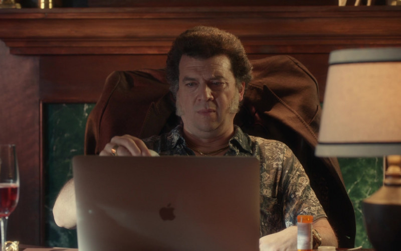 Apple MacBook Laptop of Danny McBride as Jesse Gemstone in The Righteous Gemstones S02E01 I Speak in the Tongues of Men and Angels (2)