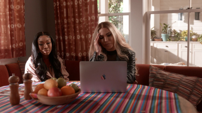 Apple MacBook Laptop of Nadine Velazquez as Valeria ‘Butter Pecan' Mendez in Queens S01E11 I'm A Slave 4 U (2)