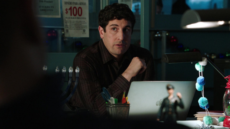 Apple MacBook Laptops in Law & Order Special Victims Unit S23E10 Silent Night, Hateful Night (3)