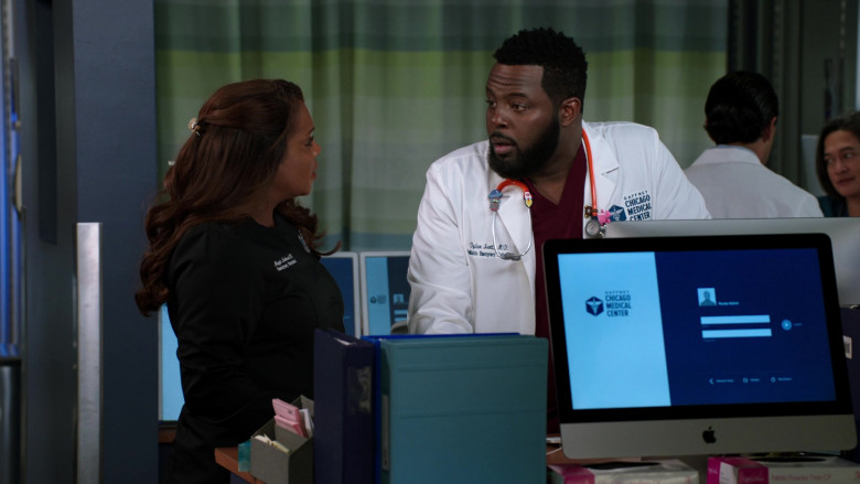 Apple iMac Computers in Chicago Med S07E12 What You Don't Know Can't Hurt You (1)