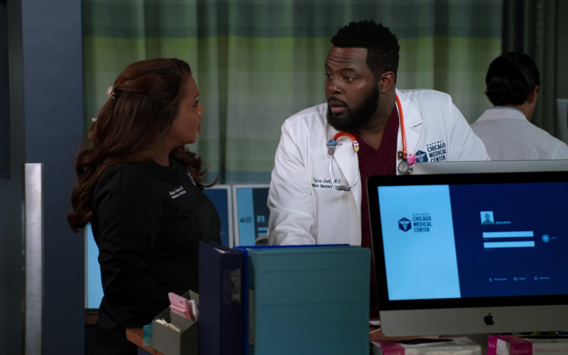 Apple iMac Computers in Chicago Med S07E12 What You Don’t Know Can’t Hurt You (1)