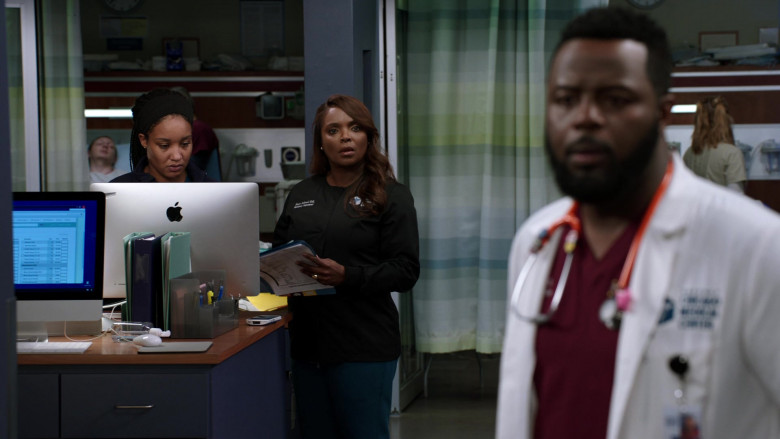 Apple iMac Computers in Chicago Med S07E12 What You Don't Know Can't Hurt You (3)