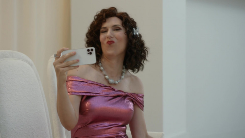Apple iPhone Smartphone of Edi Patterson as Judy Gemstone in The Righteous Gemstones S02E04 As To How They Might Destroy Him (2022)