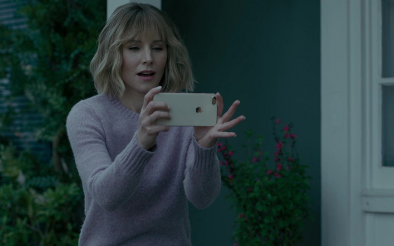 Apple iPhone Smartphone of Kristen Bell as Anna Whitaker in The Woman in the House Across the Street from the Girl in the Window S01E02