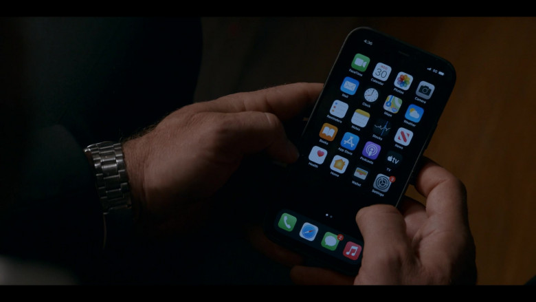 Apple iPhone Smartphone of Liev Schreiber in Ray Donovan The Movie (2022)