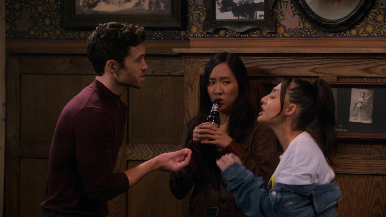 Blue Moon Beer Enjoyed by Tien Tran as Ellen in How I Met Your Father S01E01 Pilot (2022)
