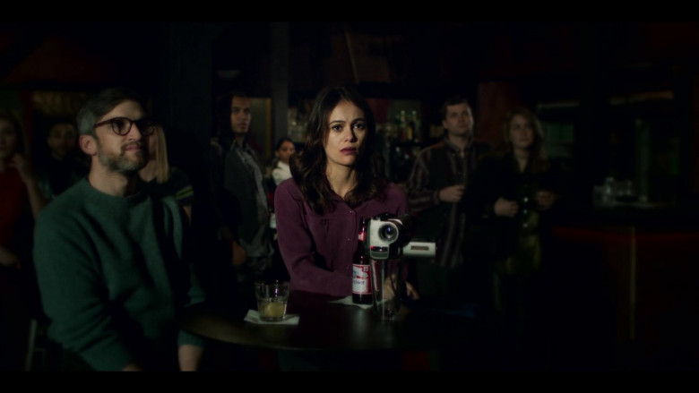 Budweiser Beer Enjoyed by Dina Shihabi as Melody Pendras in Archive 81 S01E02 Wellspring (2022)