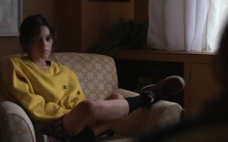 Champion Yellow Sweatshirt of Jenna Ortega as Vada Cavell in The Fallout (2021)