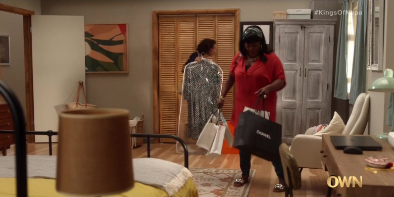 Chanel Shopping Bag in The Kings of Napa S01E03 What's Port Got To Do With It (2022)