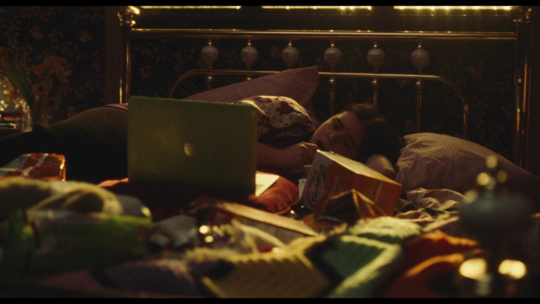 Cheetos Snack, Apple MacBook Laptop and Pepperidge Farm Goldfish Crackers in Euphoria S02E02 Out of Touch (2022)