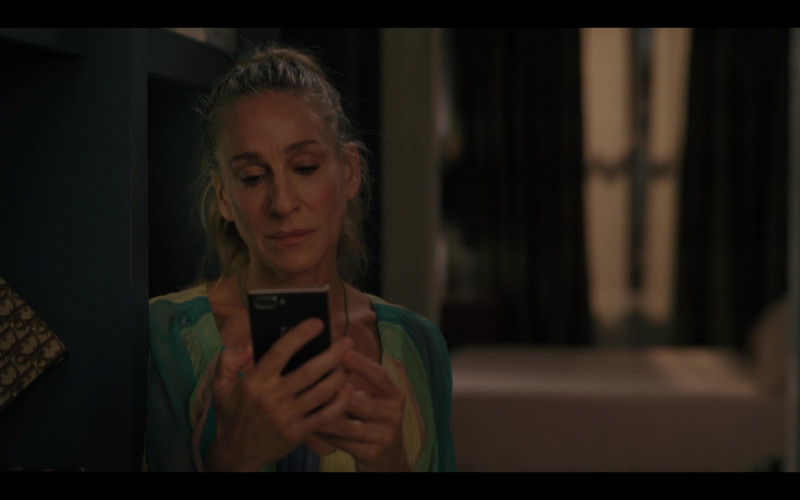 Christian Dior Bag of Sarah Jessica Parker as Carrie Bradshaw in And Just Like That… S01E09 No Strings Attached (2022)