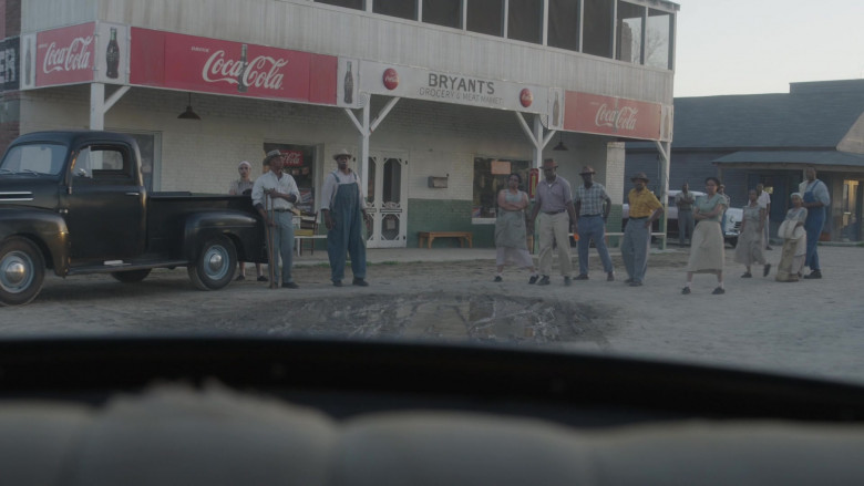 Coca-Cola Signs in Women of the Movement S01E06 The Last Word (1)