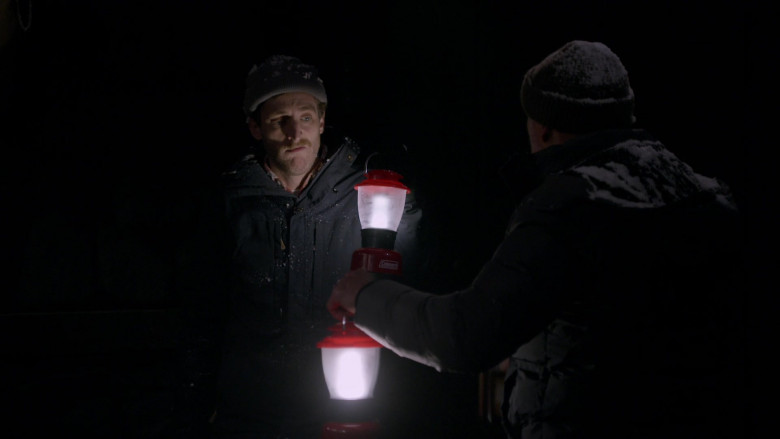 Coleman Lantern Lamp Used by Thomas Middleditch as Drew in B Positive S02E12 Dagobah, a Room and a Chimney Sweep (2)