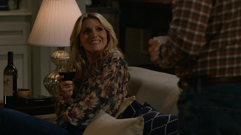 Decoy Wine Enjoyed by Annaleigh Ashford as Gina in B Positive S02E13 A Boss, a Bear Claw and a Defibrillator (1)