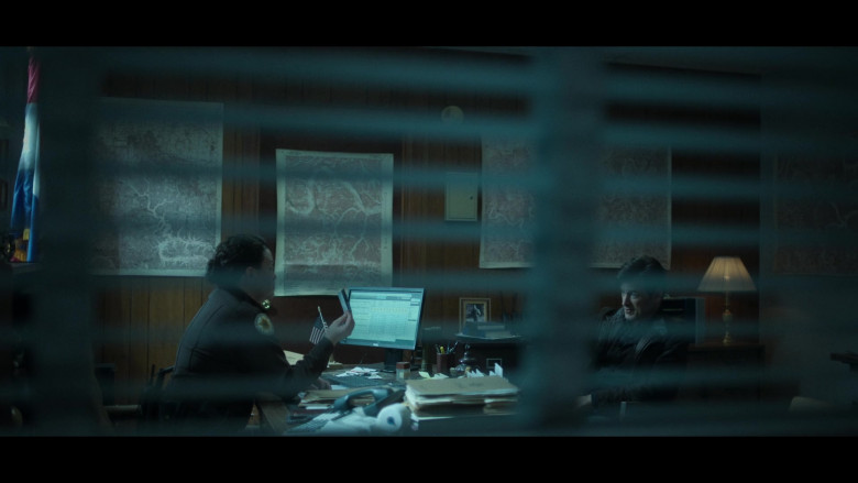 Dell Monitor in Ozark S04E02 Let the Great World Spin (2022)