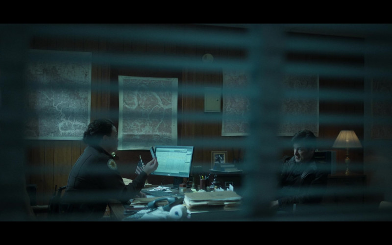Dell Monitor in Ozark S04E02 Let the Great World Spin (2022)
