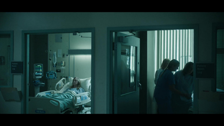 Hill-Rom Hospital Bed in Ozark S04E06 Sangre Sobre Todo (2022)