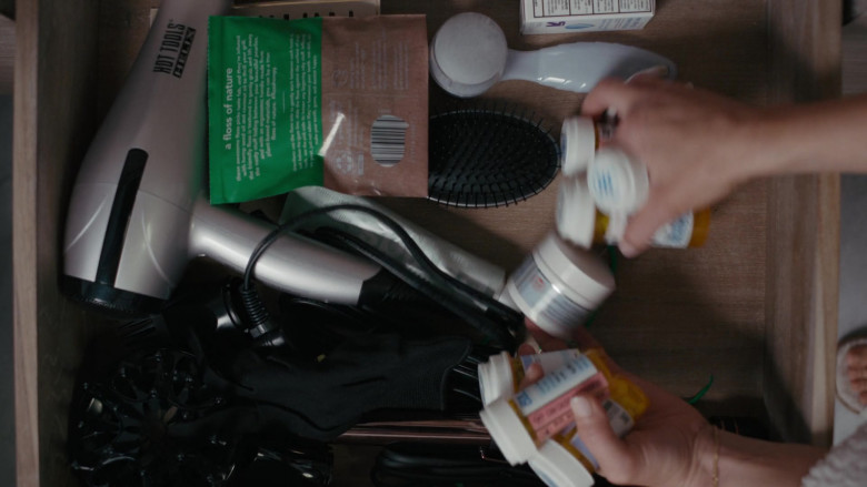 Hot Tools Helix Hair Dryer in The Woman in the House Across the Street from the Girl in the Window S01E06 (2022)