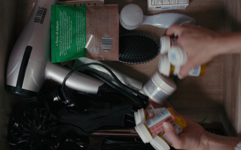 Hot Tools Helix Hair Dryer in The Woman in the House Across the Street from the Girl in the Window S01E06 (2022)
