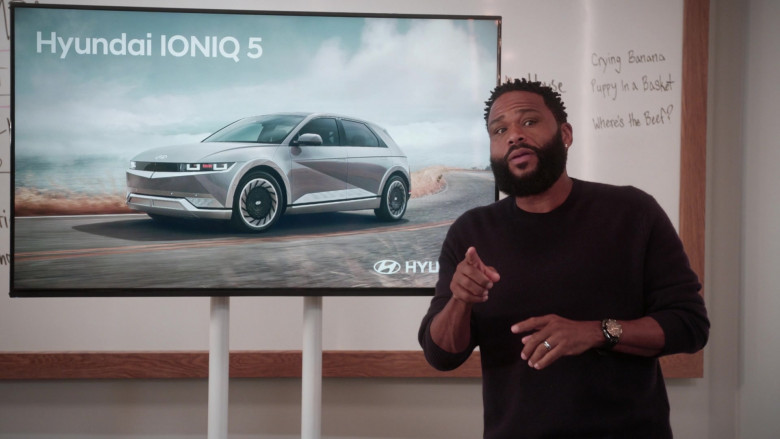 Hyundai IONIQ 5 Car in Black-ish S08E02 The Natural (2)