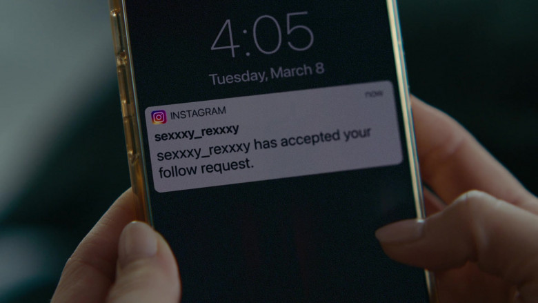 Instagram Social Network in The Woman in the House Across the Street from the Girl in the Window S01E02 (2022)