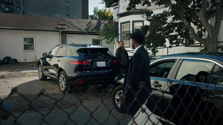 Jaguar F-Pace SUV of Queen Latifah as Robyn McCall in The Equalizer S02E08 Separated 2022 (3)
