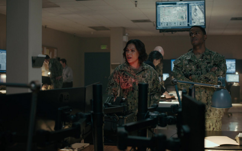 LG Monitor in SEAL Team S05E14 All Bravo Stations (2022)