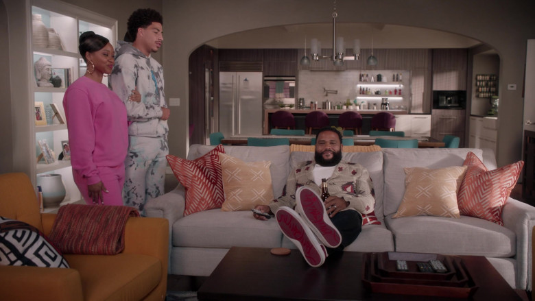 Louboutin Men's Sneakers of Anthony Anderson as Andre ‘Dre' Johnson in Black-ish S08E01 That's What Friends Are For (2022)