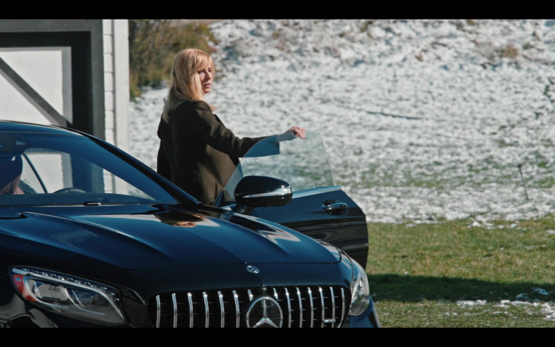 Mercedes-Benz S 63 5.5-Litre V8-Powered AMG Car of Kelly Reilly as Bethany Dutton in Yellowstone S04E10 TV Show 2022 (2)