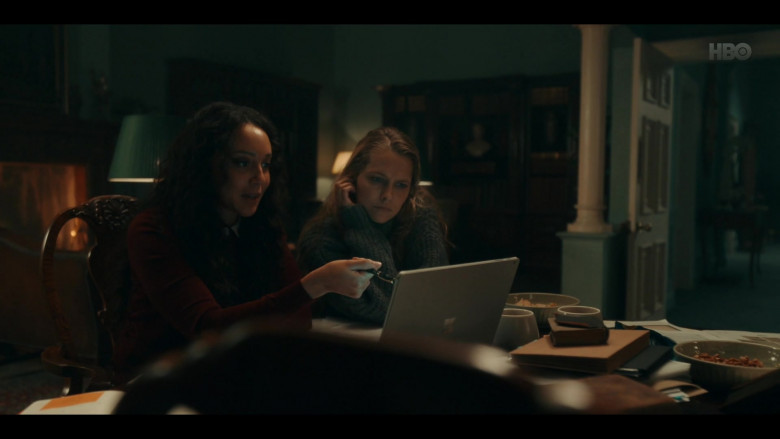 Microsoft Surface Laptop in A Discovery of Witches S03E02 (3)
